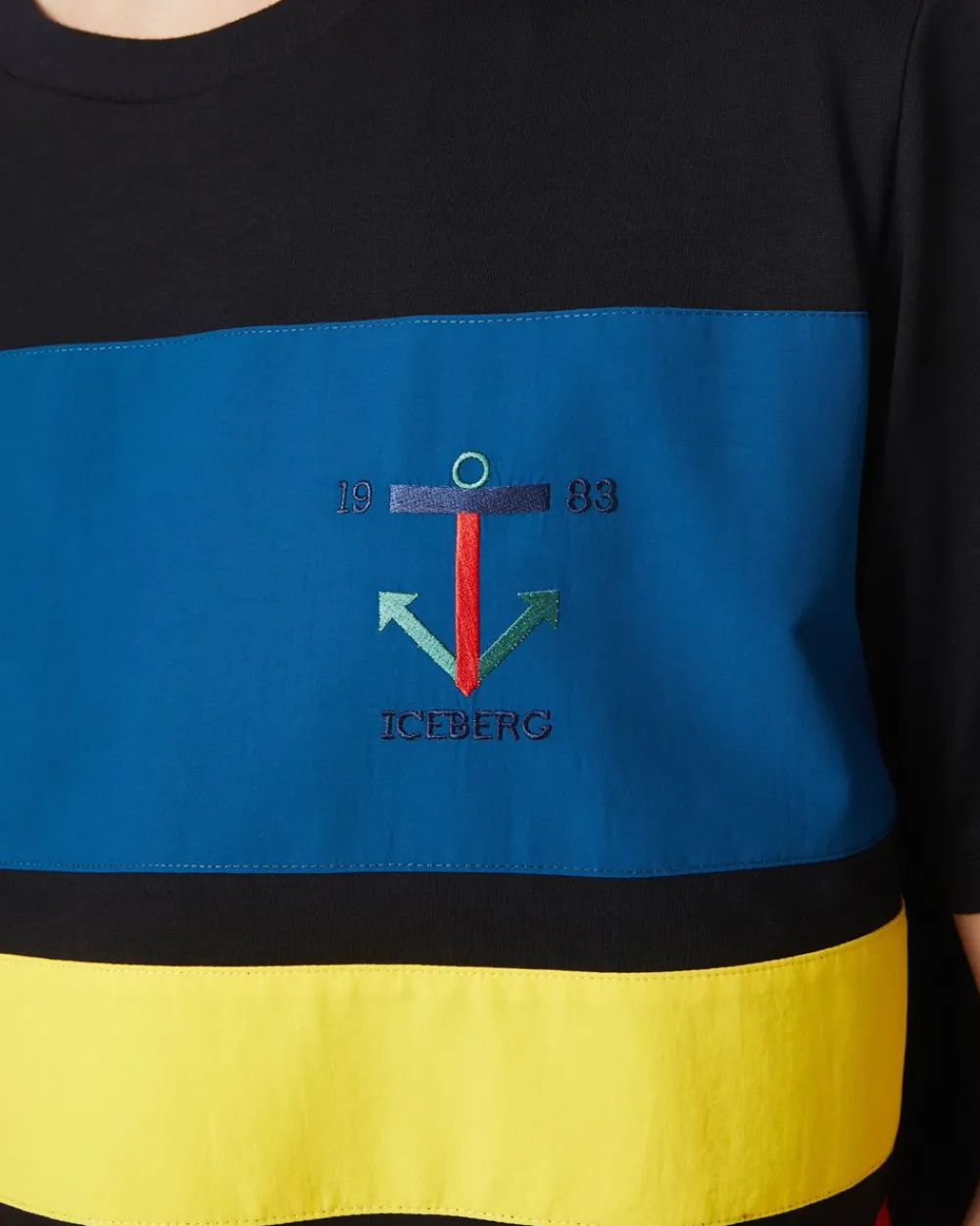 Women Iceberg Black T-shirt From The Re-Edit Collection