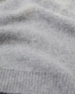 Women Iceberg Knitted Scarf With Jacquard Workmanship