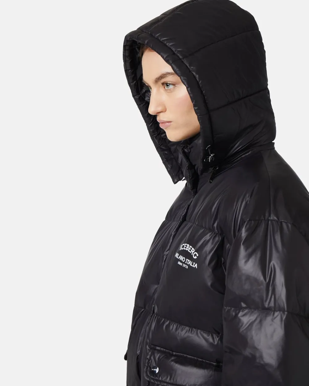 Women Iceberg Short Down Jacket With Real Down Hood